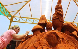Giải vô địch nữ điêu khắc tượng cát thế giới tại Phan Thiết