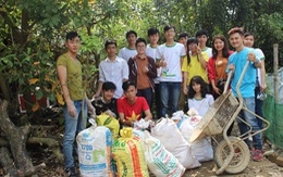 Hãy nhặt rác xung quanh mình