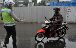 Bị chỉ trích, Jakarta chuyển sang cấm xe máy theo giờ