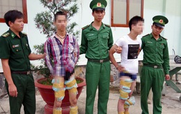 Cuộn hàng ngàn viên ma túy vào chân mang về Việt Nam