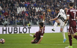 Juventus chật vật cầm chân 10 người Torino