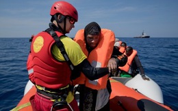Cứu hơn 500 người trên Địa Trung Hải