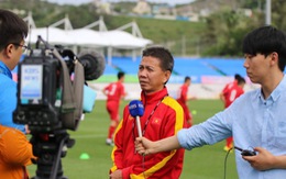 Đài truyền hình Hàn Quốc phỏng vấn các thành viên tuyển U-20 VN
