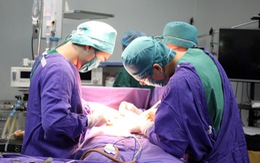Phẫu thuật lấy 'khối u hóa đá' 2kg trong người bệnh nhân