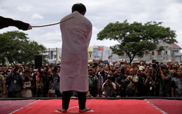 Người đồng tính bị quất roi ở Indonesia