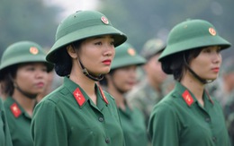 100 nữ chiến sĩ mới tuyên thệ