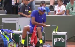 Kyrgios sa sút vì ông nội