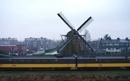 ​100% tàu điện Hà Lan chạy bằng năng lượng gió