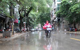 Hà Nội giải nhiệt nhờ cơn mưa bất chợt