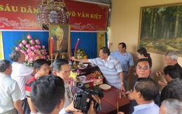 Người dân làm lễ giỗ cố Thủ tướng Võ Văn Kiệt