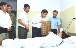 Chủ tịch Hà Nội thăm nữ công nhân vệ sinh bị đánh ngất xỉu