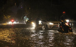 Nhiều tuyến đường Hà Nội ngập sau mưa chiều 19-6