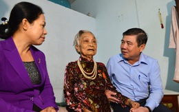 ​Chủ tịch TP.HCM thăm hỏi các Mẹ Việt Nam anh hùng