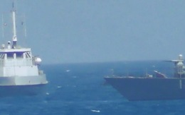 Hải quân Mỹ bắn dằn mặt tàu Iran 