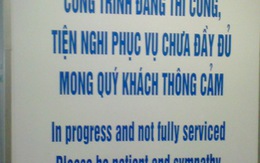 ​Có nên sửa bảng báo tiếng Anh ở sân bay Nội Bài?