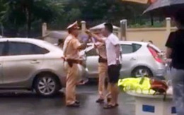 Chạy xe vi phạm còn dùng gậy golf tấn công cảnh sát?