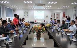 Đoàn đại biểu cấp cao Lào đến thăm Nhà máy Vinamilk