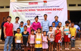 100 suất học bổng đến với học sinh có nhà bị lũ quét