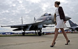 Nga tuyển chân dài làm phi công chiến đấu