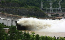 Ba thủy điện Sơn La, Tuyên Quang, Hòa Bình mở cửa xả đáy