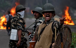 'Người nhà trời’ bị buộc tội, bạo loạn rộng khắp Ấn Độ