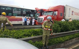 Tai nạn trên cao tốc Pháp Vân - Cầu Giẽ, ít nhất 10 người bị thương