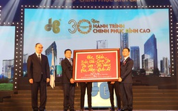 ​Tập đoàn Xây dựng Hòa Bình đón nhận Huân chương Lao động hạng Nhì