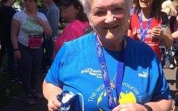 Bà mẹ 72 tuổi chạy bộ vì con