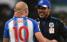 CĐV nhí Huddersfield tặng 5 bảng cho cầu thủ ghi bàn hạ M.U