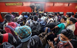 Nhìn lại hai đợt tháo chạy của lao động nhập cư Ấn Độ