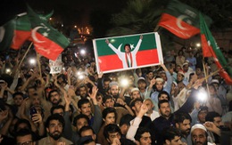 Pakistan: Bài thực hành dân chủ giữa các lằn đạn