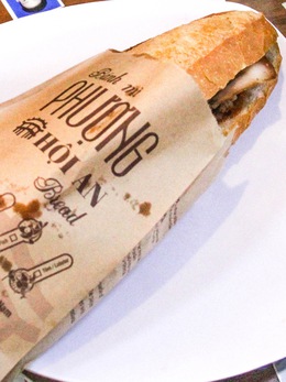 Cơ sở bánh mì Phượng đối diện mức phạt nào sau khi nhiều người bị ngộ độc?