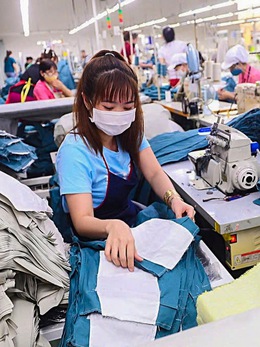 Hàng ngoại giá bèo tràn ngập sàn thương mại điện tử khiến hàng Việt mất dần thị trường nội