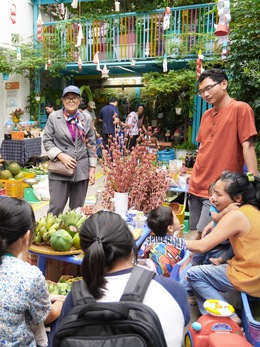 Phiên chợ theo mùa, không túi ni lông, không ồn ào giữa thành phố náo nhiệt