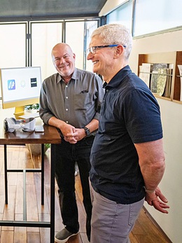 CEO Apple Tim Cook mang gì đến Việt Nam?