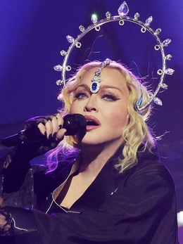 Madonna tuổi 65: Nữ hoàng vĩnh cửu của nhạc pop