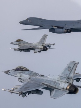 Máy bay Mỹ thả bom thông minh JDAM khi diễn tập với Hàn Quốc