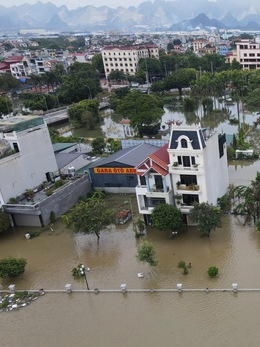 Hà Nam, Ninh Bình di dời hàng ngàn hộ dân do nước lũ dâng cao