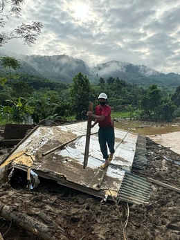 Tung tin giả trong bão lớn, lũ dữ là tội ác!