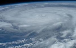 Vì sao ngày càng nhiều cơn bão 'quái thú'?