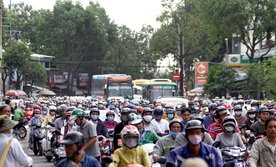 Vào cuộc kiểm soát khí thải xe máy tại TP.HCM