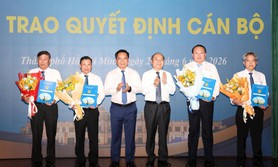 Chủ tịch UBND TP.HCM trao quyết định bổ nhiệm giám đốc sở và cán bộ