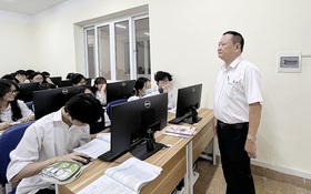 Giám thị - Những thầy cô không đứng bục giảng - Kỳ 1: Vị thuyền trưởng hải quân trở về làm giám thị