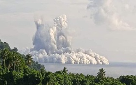 Núi lửa chìm dưới biển phun trào, Vanuatu báo động