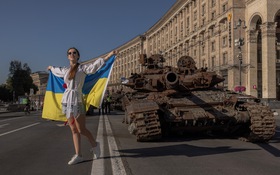 Ukraine nói đã xâm nhập, giao chiến rồi cắm cờ ở Crimea