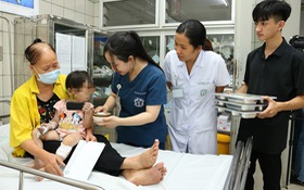 Bác sĩ đánh giá, hỗ trợ tâm lý bệnh nhân vụ cháy chung cư mini ở Hà Nội