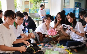 Teen Trường THPT Nguyễn An Ninh trổ tài thiết kế lồng đèn đón Trung thu sớm