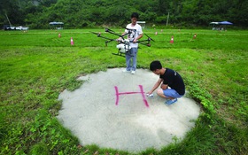 Quy định phải 'cất cánh' cùng drone