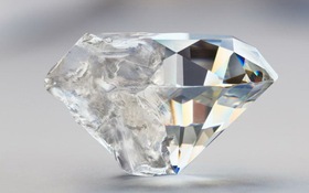 Kim cương sắp mất 'danh hiệu' vật liệu cứng nhất
