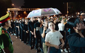 Hàng vạn người viếng Tổng Bí thư Nguyễn Phú Trọng trong đêm